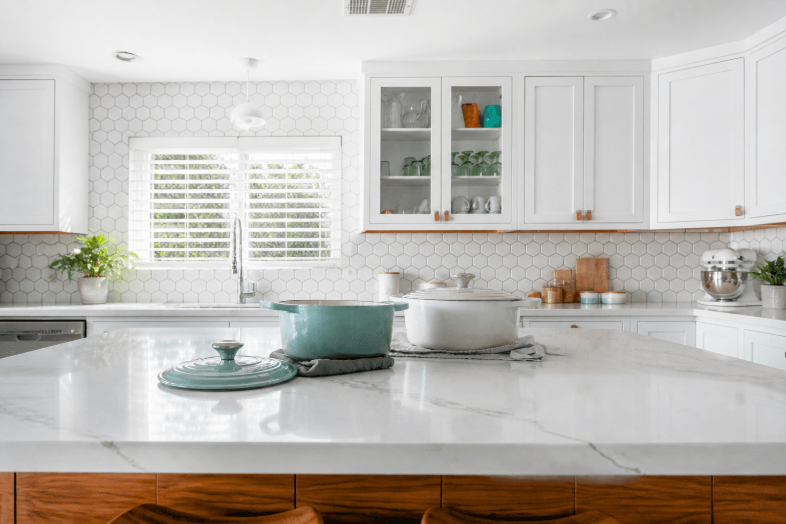 Kitchen sink window in off-white 2-inch faux wood blinds